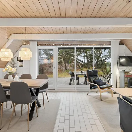 Σπίτι διακοπών Charming Summer House With A Lovely Large Terrace Hvide Sande